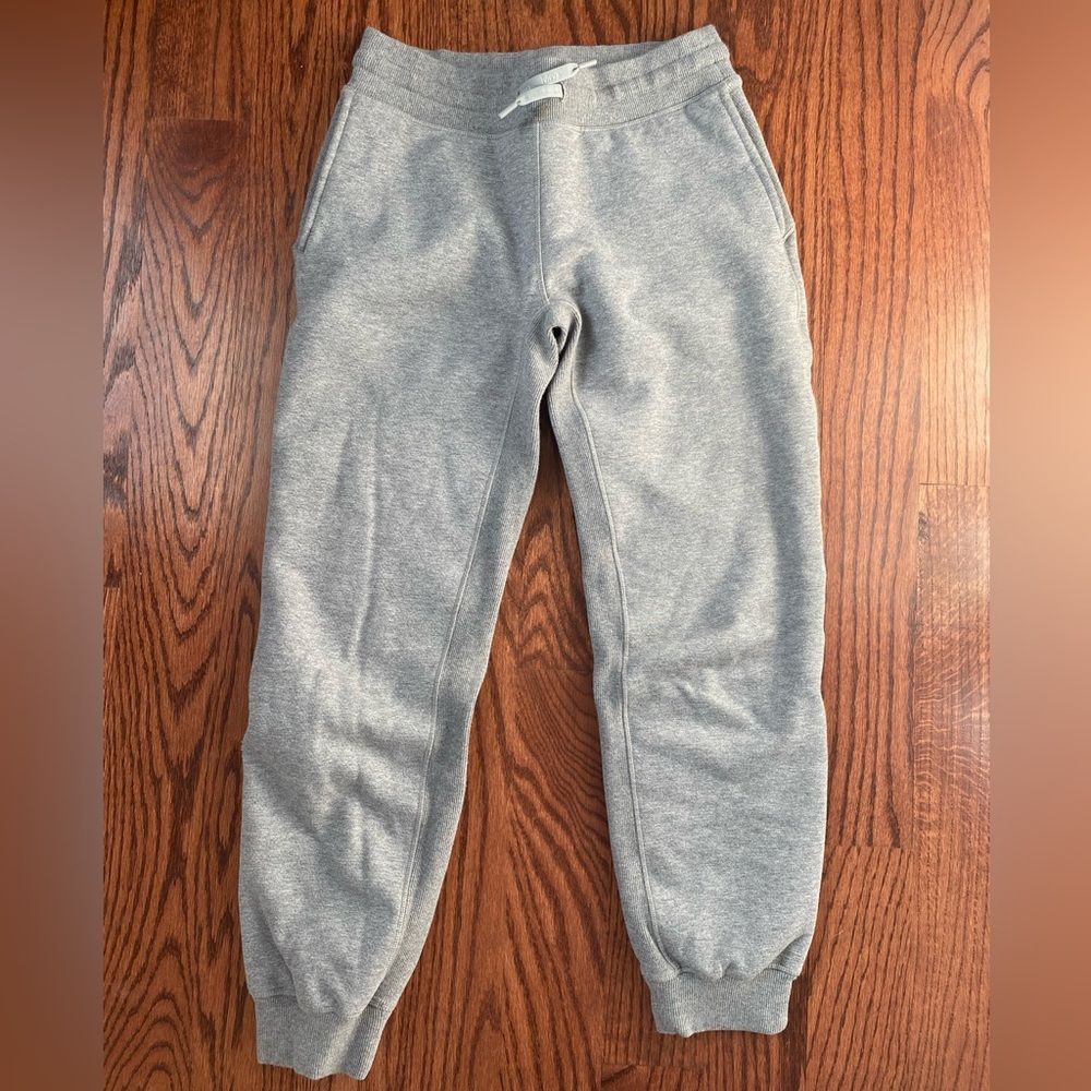 Ivivva (Girl’s Lululemon) Jogger Sweatpants with Sherpa Lining (Grey, Size 12